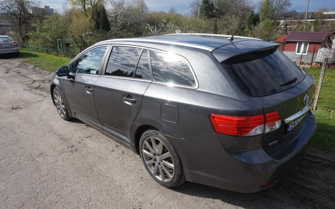 Toyota Avensis cena 19000 przebieg: 339000, rok produkcji 2013 z Gliwice małe 106